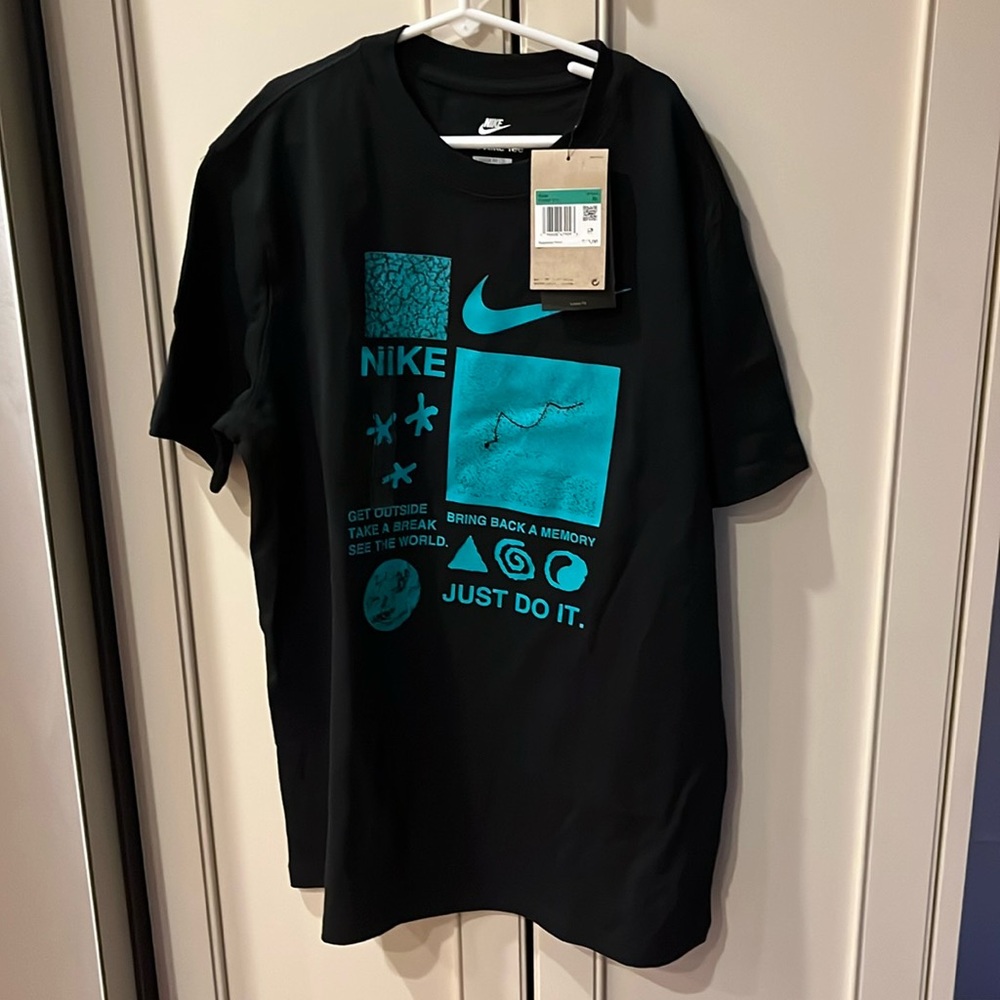 NWT kids Nike tee loose fit XL